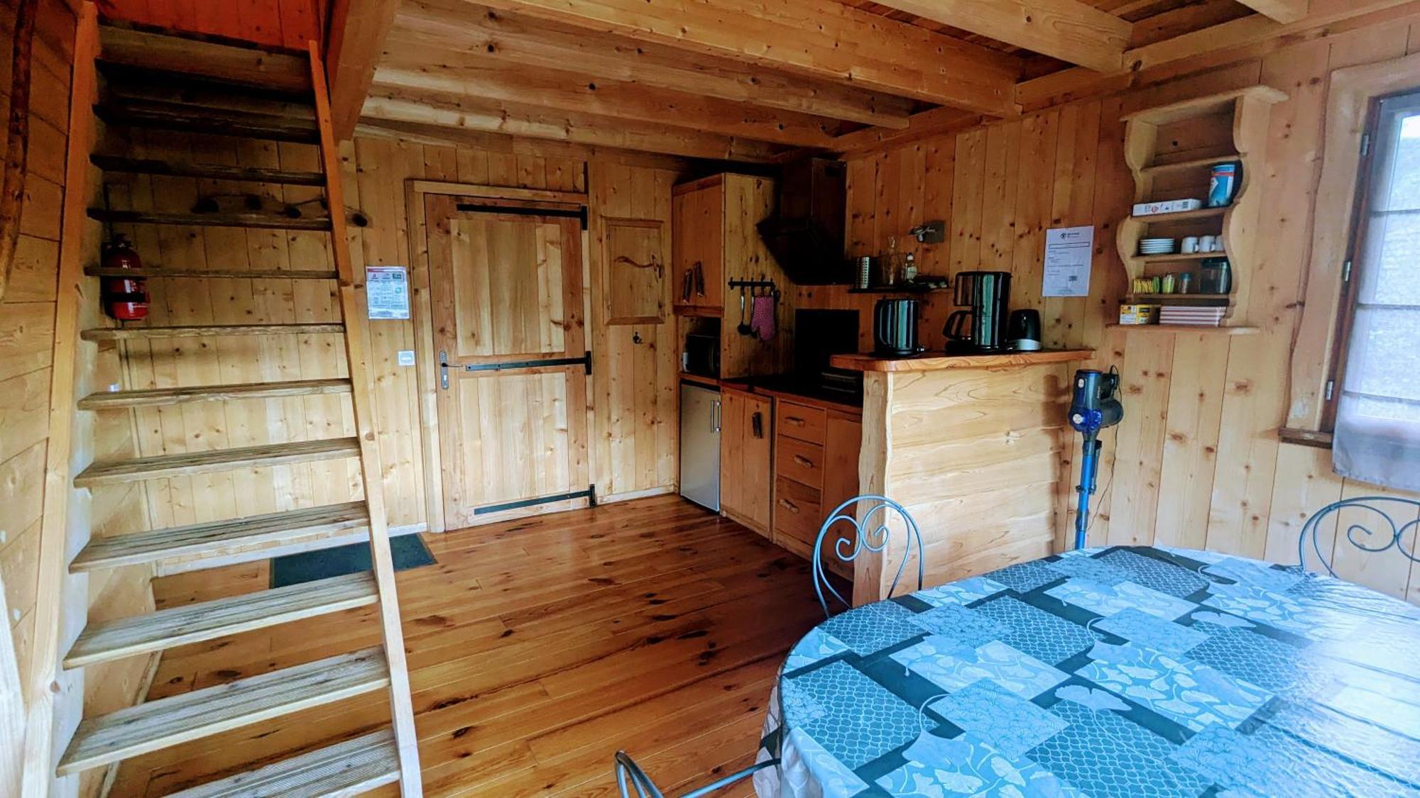 Cabanes Et Lodges Du Belvedere Serrieres-sur-Ain Luaran gambar