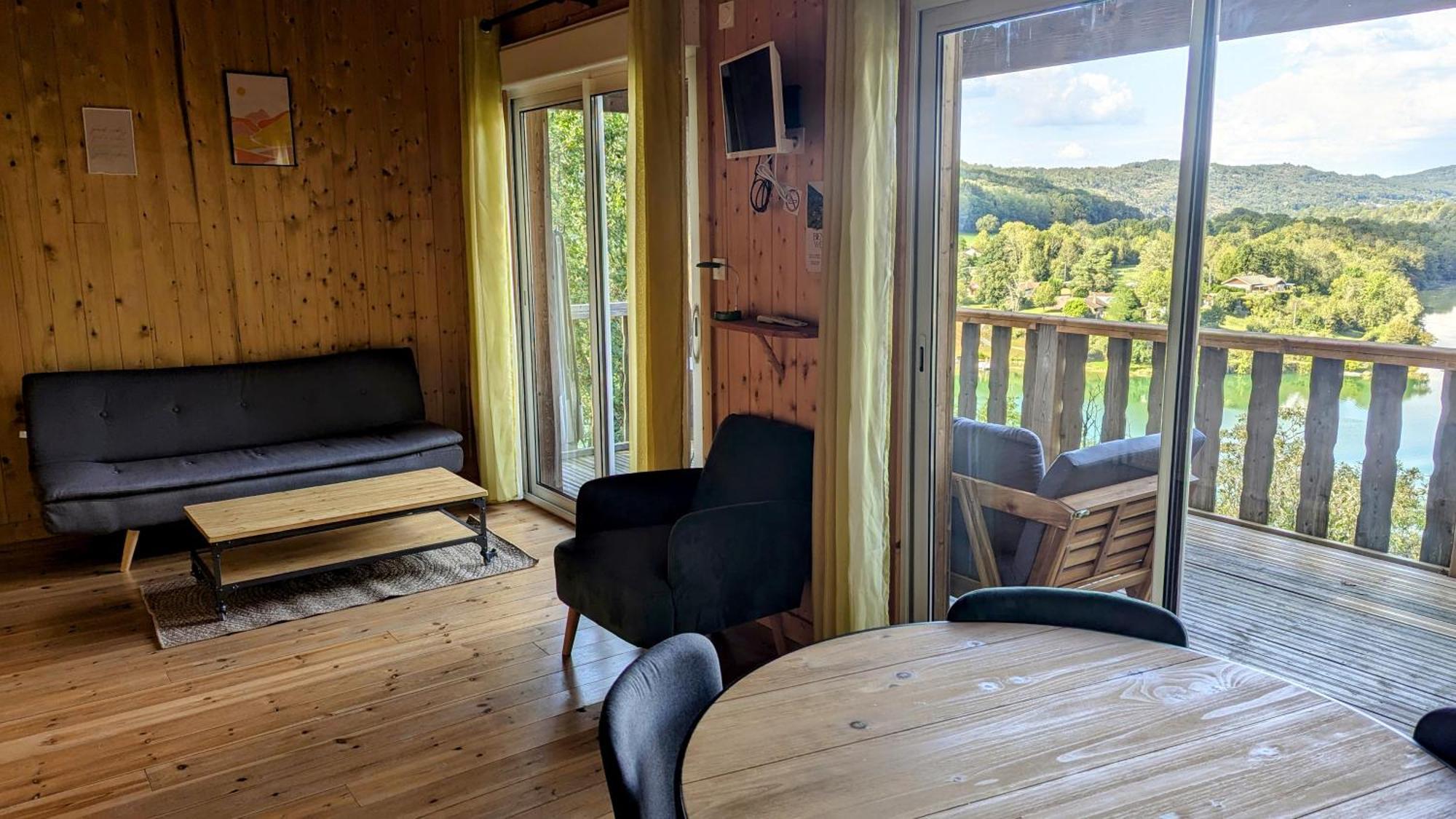 Cabanes Et Lodges Du Belvedere Serrieres-sur-Ain Luaran gambar