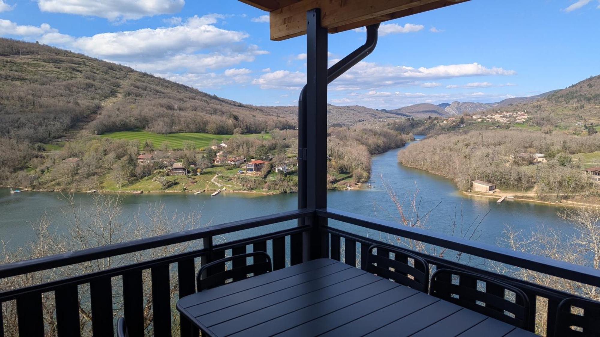 Cabanes Et Lodges Du Belvedere Serrieres-sur-Ain Luaran gambar