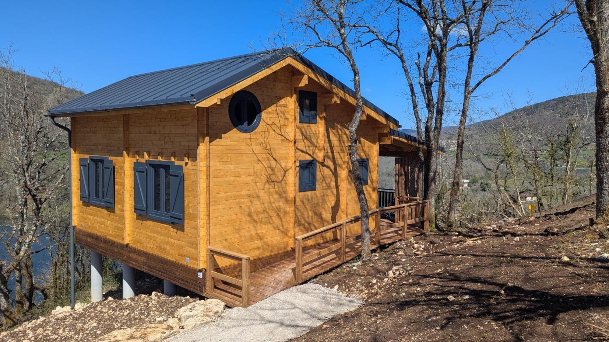 Cabanes Et Lodges Du Belvedere Serrieres-sur-Ain Luaran gambar